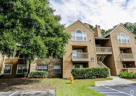Discover the perfect place to call home and experience the ultimate lakeside lifestyle. Our leasing team is here to assist you. Lakeside Gardens is located in Daytona Beach, Florida in the 32114 zip code. This apartment community was built in 1986 and has 2 stories with 208 units. . 