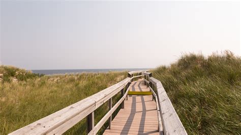 Parker river national wildlife refuge. The Bay Circuit Trail starts out on Plum Island, running west on the Plum Island Turnpike, and turning towards Route 1A between the Plum Island Airport and the driveway to the Headquarters/Visitor Center of the Parker River National Wildlife Refuge. 