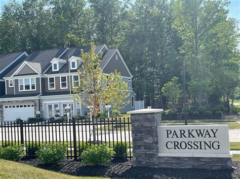 Parkway Crossing Condominiums in Columbus, OH with Reviews