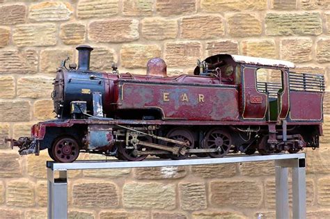 Part 25 – Locomotives and Rolling Stock - Roger Farnworth