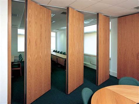 Partition wall with door. When heading into a job interview you might think that you need to start your performance with the person interviewing you. However, as the Wall Street Journal points out, everyone... 