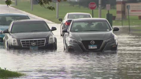 Parts of Chicago, suburbs deal with flooding after morning showers