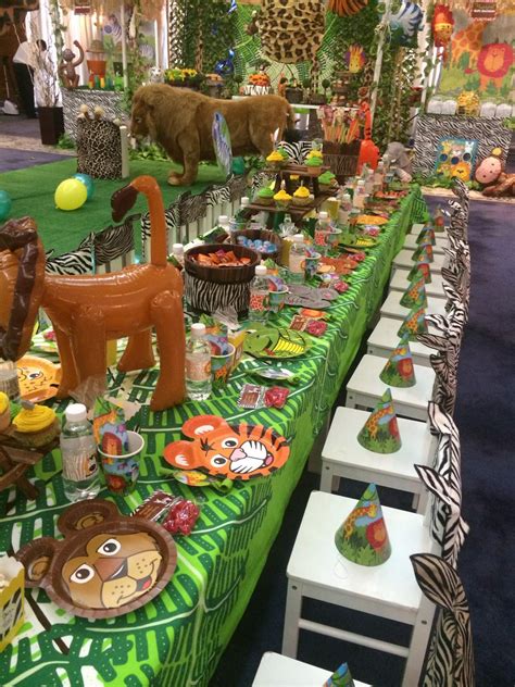 Party jungle. Baby showers, kids birthday parties, cocktail parties and more can all take on a jungle theme. The jungle party supplies I’ve found can easily be adapted for different ages and occasions! Ideas for jungle parties. I found a few great ideas to add some unique and clever features to your jungle parties! The first few things I found involve toys. 