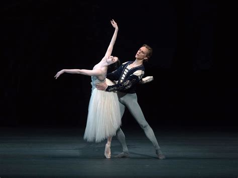 Pas de deux