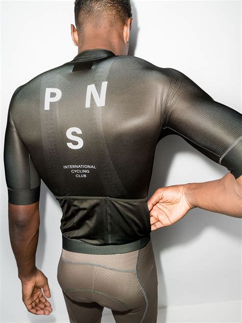 Pas normal studios. Mechanism bib shorts. $229. New Season. Pas Normal Studios. Essential Thermal performance jacket. $475. 2. Tap into the Pas Normal Studios collection on FARFETCH. From Mechanism jerseys & bibs to helmets, make the … 