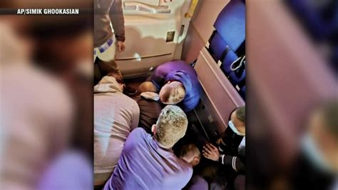Passenger describes efforts to subdue man who disrupted flight to Boston