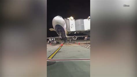 Passenger describes frightening scene when JetBlue plane suddenly tilted backward
