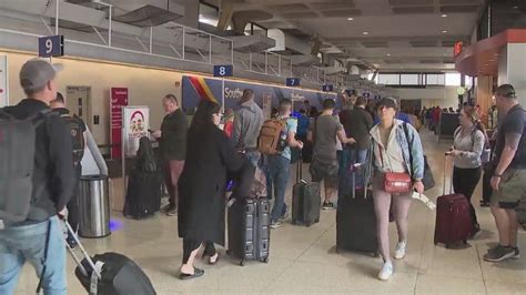 Passengers react to Southwest Airlines issues at San Diego airport