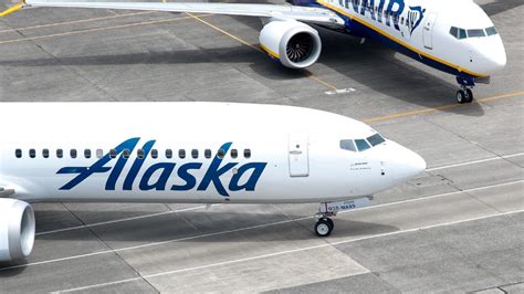 Passengers sue after off-duty pilot's alleged attempt to shut down engine during flight