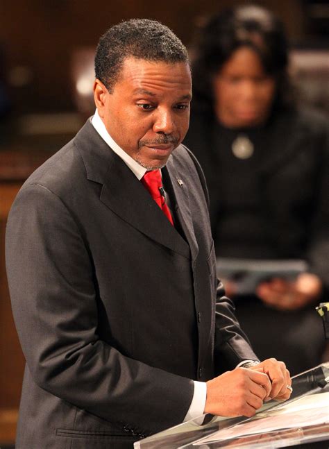 Pastor creflo. Biography. Pastor Creflo Dollar was born on January 28, 1968. His father, Creflo Augustus Dollar Sr., was a police officer. There is limited information available about his siblings or his childhood. Creflo Dollar became widely known through his television program called “Changing Your World,” which airs on various networks. 