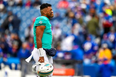 Pat Leonard’s NFL Notes: It would be foolish to think Miami Dolphins aren’t looking to upgrade at quarterback