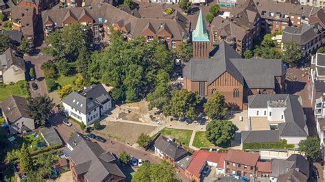 Pater samuel dinslaken. .  See &lsquo;Meaning & use&rsquo; for definition...