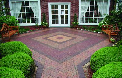 Patio Brick Patterns / Practical And Pleasing Using Patterns In Your