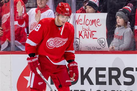 Patrick Kane returns, makes season debut with Red Wings against Sharks 6 months after hip surgery
