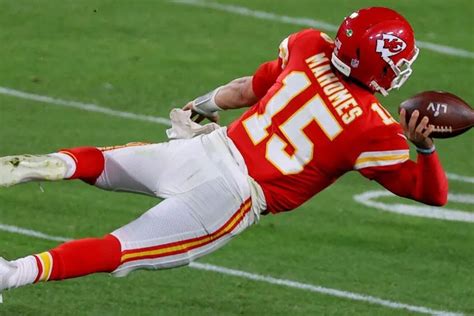 Patrick mahomes diving throw gif. We all know Kansas City Chiefs quarterback Patrick Mahomes to be a human highlight reel with his incredible throws. Perhaps his best one was in the 2020 Super Bowl when he threw a pass as he was ... 