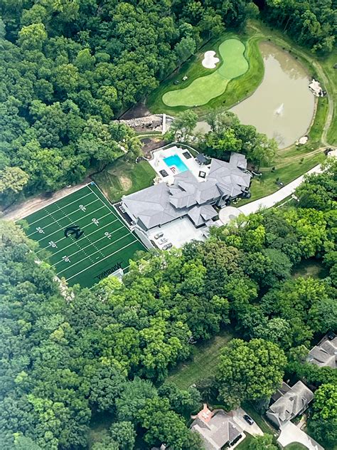 Patrick mahomes lake of the ozarks house. The estate includes a Par-3 golf hole, half a football field donned with Mahomes’s personal logo and his last name, a private pond and a pool. 
