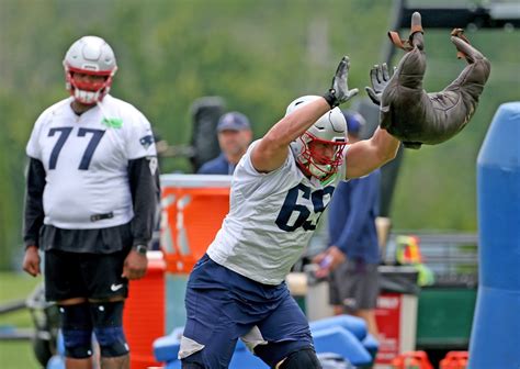 Patriots’ starting offensive line situation is a mess for second straight week