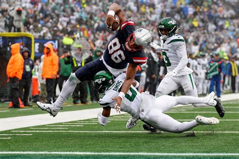 Patriots TE Pharaoh Brown becomes unlikely hero in 15-10 win over Jets