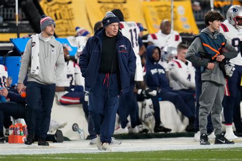 Patriots aren’t using final week of 2023 season to find out what they have in young players