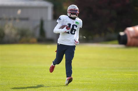 Patriots elevate two skill players off practice squad ahead of Steelers game