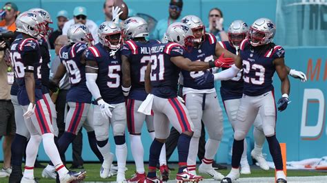 Patriots limit but can’t eliminate Dolphins’ big plays, now face tough road to playoff contention