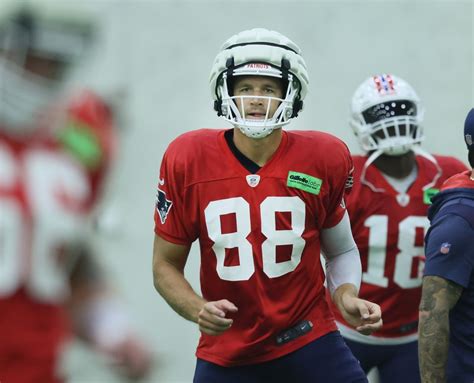 Patriots proving to be better fit for ex-Dolphins TE Mike Gesicki