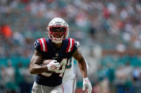 Patriots quickly rule out Kendrick Bourne with knee injury vs. Dolphins