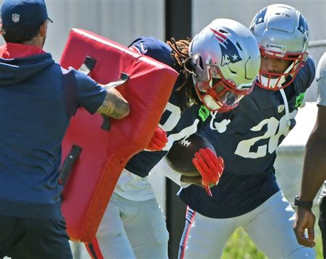 Patriots roster cuts tracker: Quandre Mosely, Carl Davis out