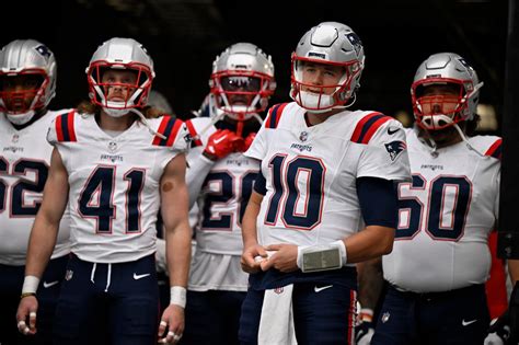 Patriots took odd approach to pregame warmups with backup QB