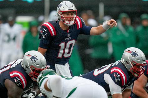 Patriots-Jets film review: How Mac Jones and the offense made small progress in an ugly win