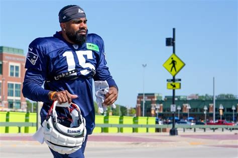 Patriots-Packers joint practices Day 1: Ezekiel Elliott debuts, offense hobbled by 13 sacks in Green Bay