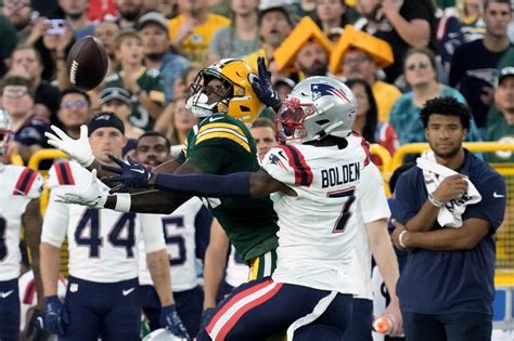 Patriots-Packers suspend play after Isaiah Bolden carted off field on back board