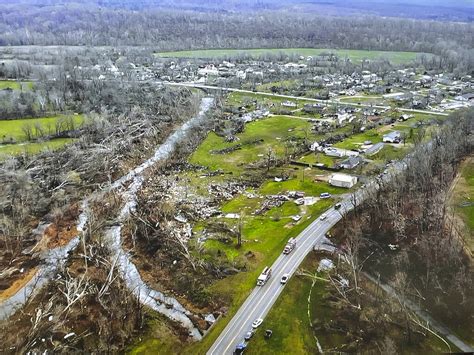 Patrol: Missouri tornado kills at least 4, sows destruction