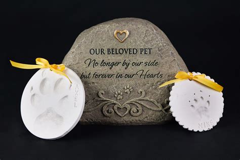 Paws cremation service.  Paws & Remember provides private pet cremation, partioned pet...