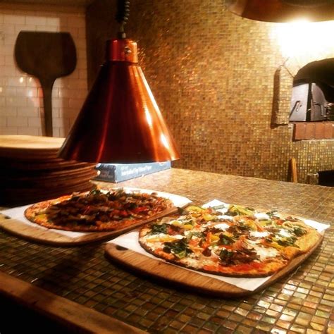 Pazza notte. Contactez PAZZA NOTTE, votre restaurant à La Rochelle, au 05.46.41.08.68, pour déguster l’une de nos pizzas authentiques. 
