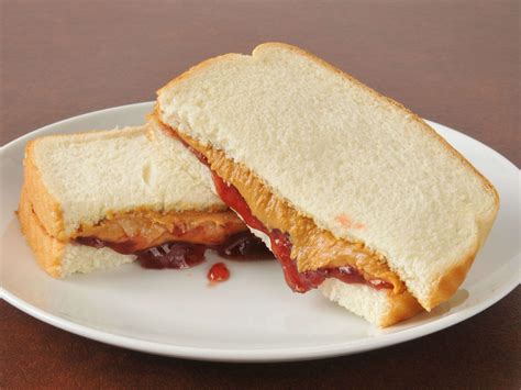 Pb sandwich. Add the bananas and a nice pile of chips on top of the peanut butter slices; sandwich with the raspberry preserve slices. Place the eggs and cereal in separate shallow bowls. Heat a 12-inch ... 