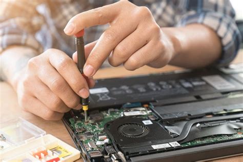 Pc repair and maintenance a practical guides. - La fisica dei semiconduttori nella tecnologia moderna.