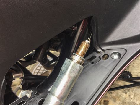 Pcxの簡単にできるスパークプラグ交換方法 Surilog