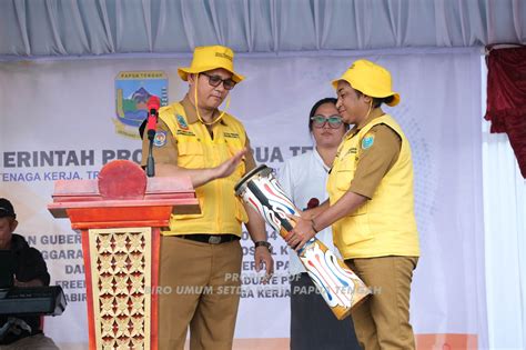 Cari hotel di ujung genteng