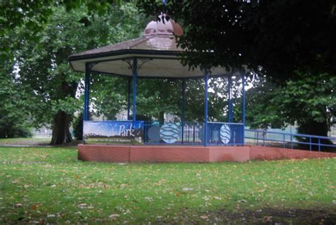 Peaceful picnic spot - Reviews, Photos - Canbury Gardens