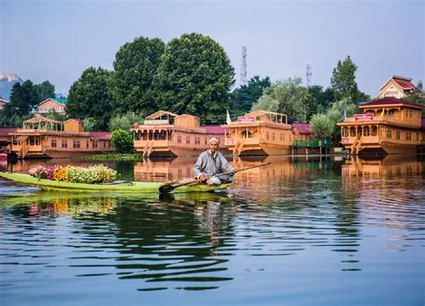 Peacock Houseboats Srinagar Houseboat BOOK Now @ ₹0 - MakeMyTrip