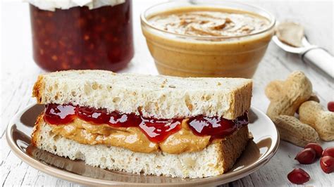 Peanut butter an jelly. Sep 8, 2017 · Get the Super Simple App for iOS! apple.co/2nW5hPd♪ Peanut, peanut butter... and jelly. Peanut, peanut butter... and jelly. ♪ It's one of our favorite sil... 