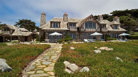 Pebble beach homes for sale. Week in Review. Clint Eastwood has put a Hacienda-style estate in Pebble Beach, California, on the market for $9.75 million. The home is one of several properties in Monterey County that Mr ... 