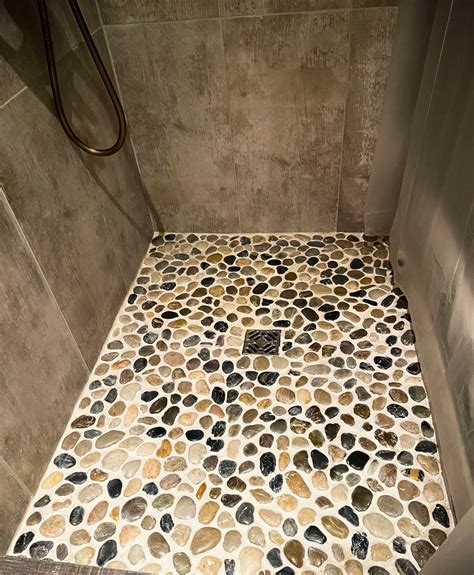 Pebble shower floor. Suitable for multiple pebble floor tile and wall projects including kitchens and backsplashes, bathrooms and showers, and accent walls Suitable for indoor and outdoor commercial and residential uses Each case contains 5 tiles and covers 5 square feet; each case weights approximate 20 lbs. 
