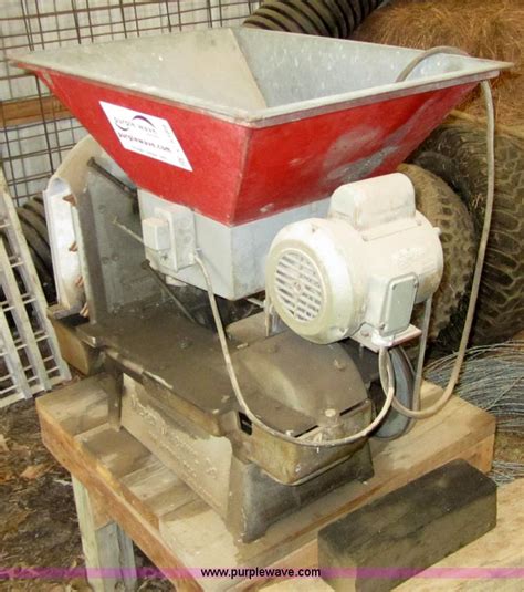 Pecan cracker machine. This machine will crack any size pecan with no adjustments necessary to the machine. This machine cracks and extracts the pecan nut meats in one process. All machines are guaranteed for 24 months from date of purchase. We recommend heat sanitizing the pecans for 8 minutes before the cracking process for maximum extracting results. 