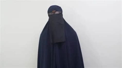 Pecatur pria pakai burka dan menyamar jadi perempuan demi …