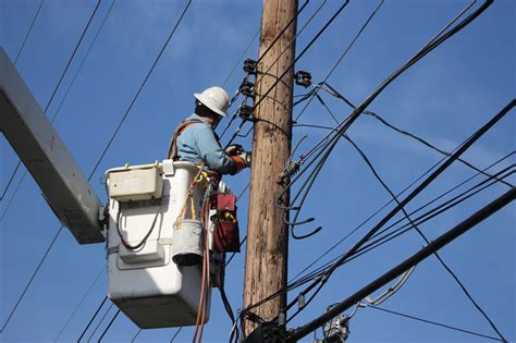 Peco electric. Feb 20, 2024 · Trees & Power Lines. PECO's commitment to electricity reliability goes beyond maintaining the poles and lines themselves—it extends to the trees surrounding overhead power lines. 