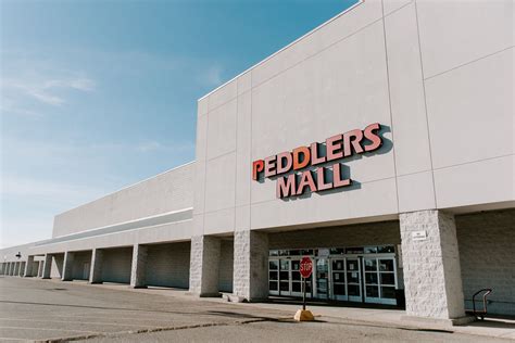 Georgetown Peddlers Mall, Georgetown, Kentucky. 7,194