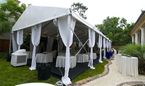 Peerless events and tents. Our linen rentals include tablecloths, napkins, chair sashes, and more. Contact our team to learn more about our linen rentals for your next large event! 