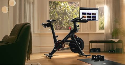 Peleton rental. 23.8" HD rotating touchscreen for a seamless transition from cycling to strength, yoga, Pilates, and more. Resistance knob that automatically adjusts to match instructor recommendations. In-workout metrics like heart rate, output, cadence, and resistance. Pair your heart rate monitor or download the Peloton Watch App to track your workouts. 
